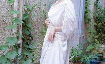 秀人网 – 星小兔Meetu是不是穿白丝有魔法？写真集每一页都让我移不开眼哦