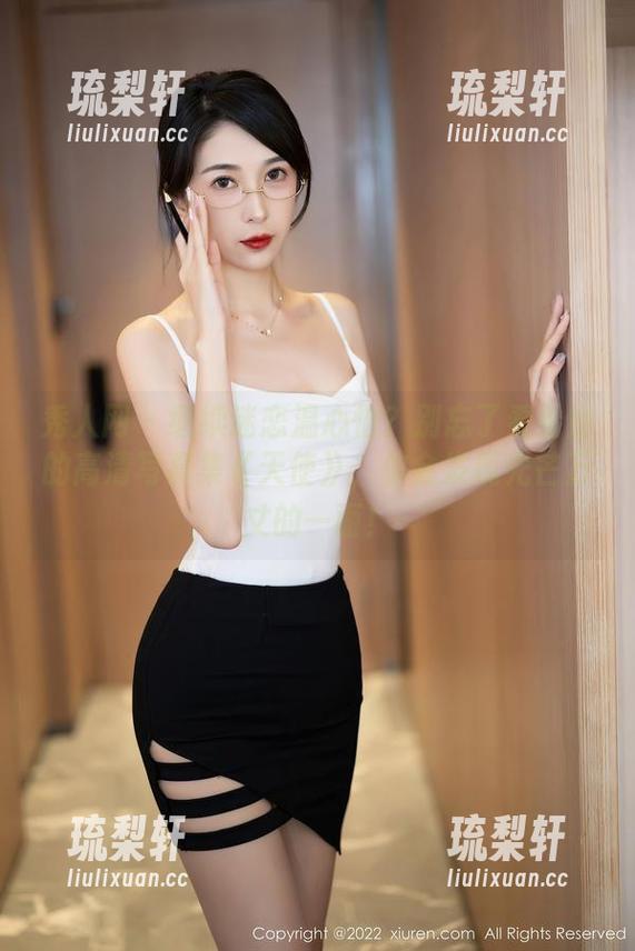 秀人网-温心怡 秀人网 - 继续迷恋温心怡?别忘了看看她的高清写真集《天使》,你会发现光芒万丈的一面!