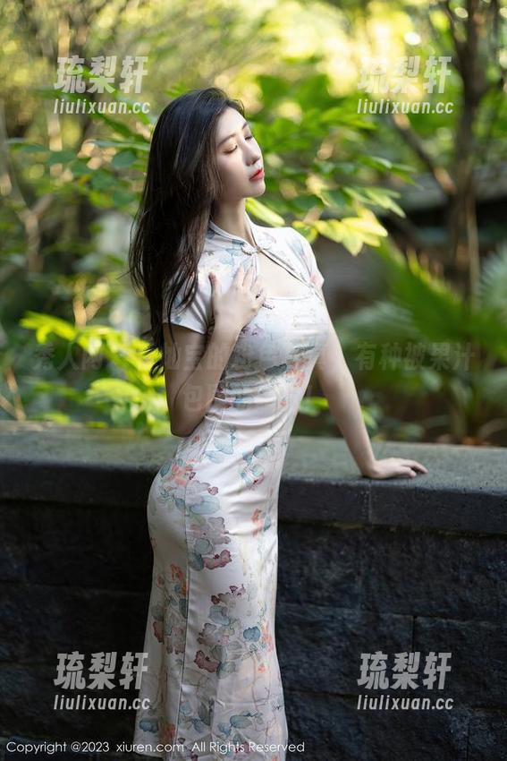 秀人网 - 看灿宝的粉色写真，有种被果汁包围的感觉！