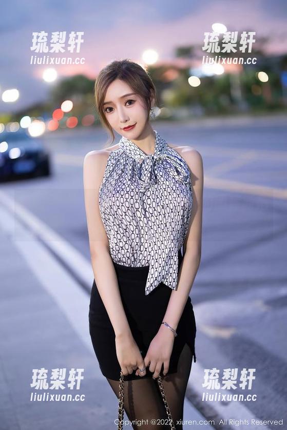 秀人网 - 空姐扮演手册：甜妮的图库新指南