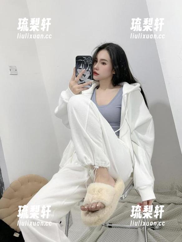 微密圈 - 粉色的猪陈佩奇的校园画册，唉，壁纸也太养眼了吧