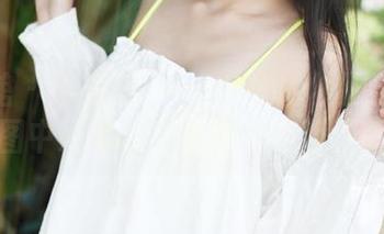 美媛馆 – 小海臀rena和她的校服照：原图中好像藏了些稚嫩的叛逆哦