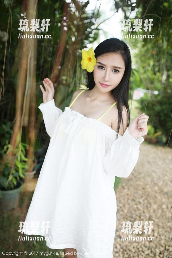 美媛馆-小海臀rena 美媛馆 - 小海臀rena和她的校服照:原图中好像藏了些稚嫩的叛逆哦