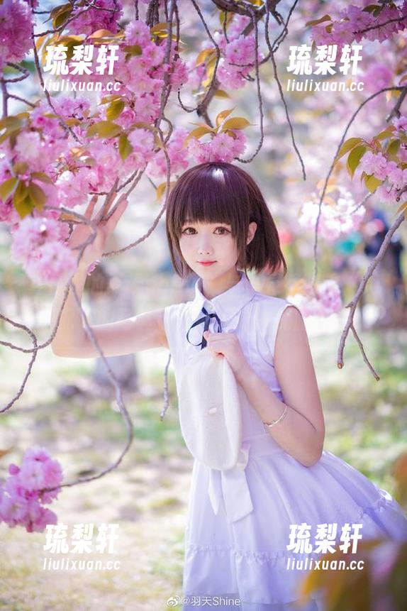 夏日里的羽天shine，与小泉花阳这“绝配”的写真也太让人探头探脑了吧