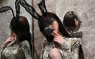 微密圈 – 脸红Dearie的透明世界，没圣光，只有真实的光影。图片里透着些啥？