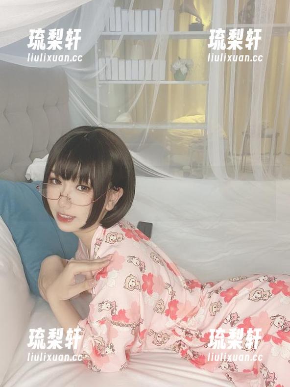 芋圆侑子 作品:芋圆侑子vs.雅儿贝德,私服万岁,随便穿穿总是能够引起点小反应。
