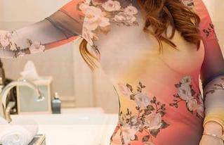花漾show – 除了艾栗栗栗栗栗栗吖的网袜，谁还能让这种搭配变得可爱又不可思议？