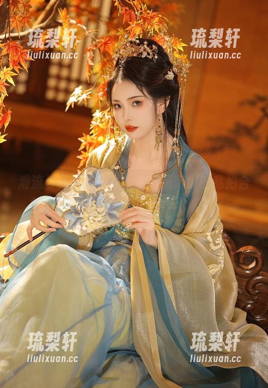 潮流与骚动的碰撞：苏嫣嫣阿姨的私拍合集裤里丝在发力