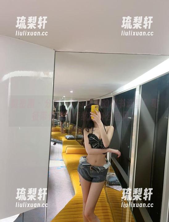 葛征 微密圈 - 分享一个封面级的秘书造型!葛征带你颠覆传统的办公室风!
