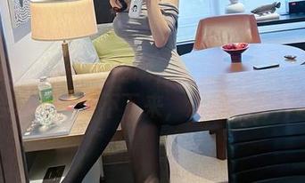 微密圈 – 深夜不停刷，葛征黑丝系列的原图合集让我停不下来，这诱惑真井喷！