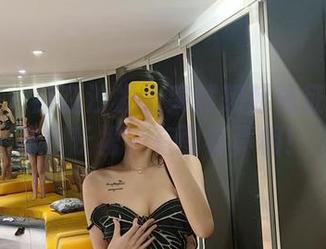 微密圈 – 瘫在沙发上突然想起葛征的超美粉色长裙，有图有真相！
