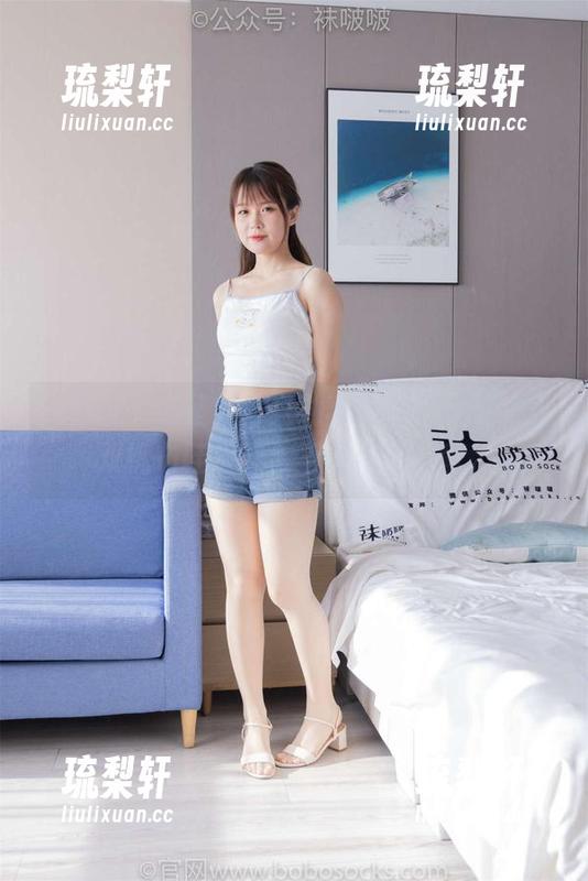 袜啵啵 - 无圣光，只剩真实：小甜豆的三双帆布鞋板鞋，不做作的可爱。