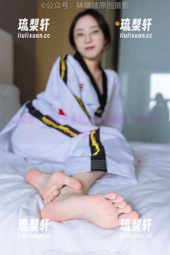 袜啵啵-芝士 袜啵啵 - 壁纸版本的芝士短肉丝,你说原图长啥样?
