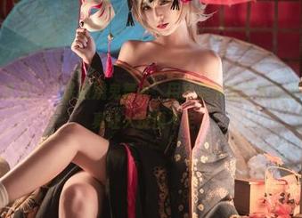精选的写真里，“铁板烧鬼舞w”用套装展现了什么样的气氛，真让人捉摸不定。