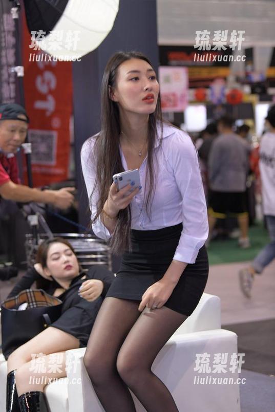 魔镜街拍-芝芝 魔镜街拍 - 蓝色泳衣,下载,你敢吗?芝芝带你玩一把!