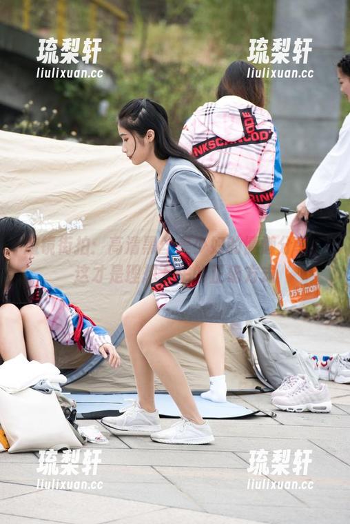 魔镜街拍：高清黑丝美少妇的慵懒分享，这才是理想下午的正确方式