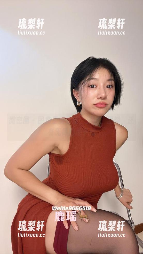 鹿瑶 微密圈 - 图集里的鹿瑶:游泳、漂浮,还有无尽的地平线